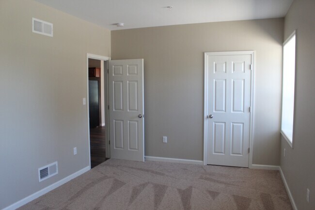 Building Photo - Semi Detached