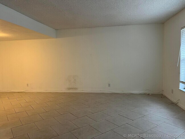 Building Photo - 6542 SW 41st St