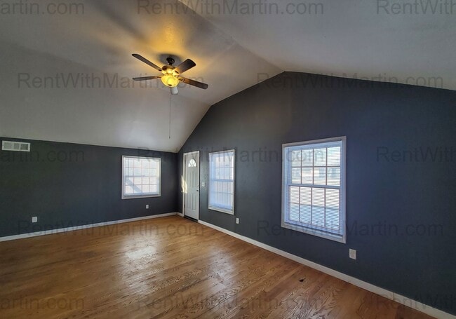 Building Photo - For Rent- Beautiful home in Evansdale! Pets Ok!