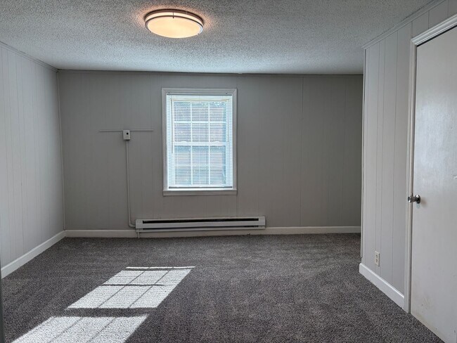 Building Photo - 113 Pond St