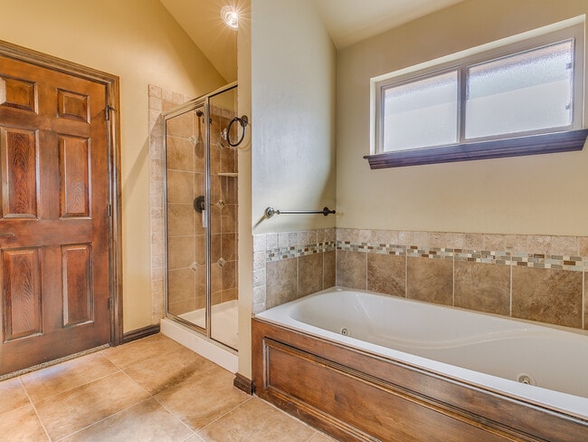 Building Photo - Highly Sought After Stonebridge Addition +...