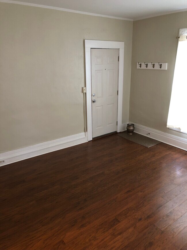 Building Photo - 171 Colonial Ct