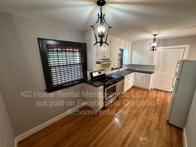 Building Photo - 207 W 51 Terrace