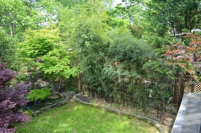 Building Photo - 942 Virginia Cir NE