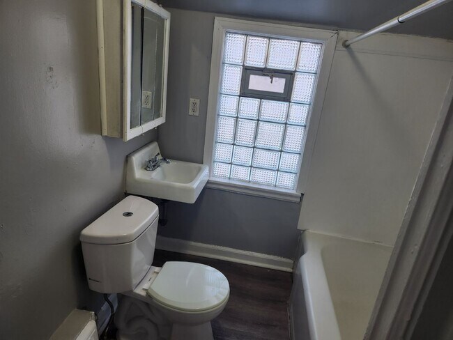 Building Photo - 4264-4266-4266 N Sercombe Rd