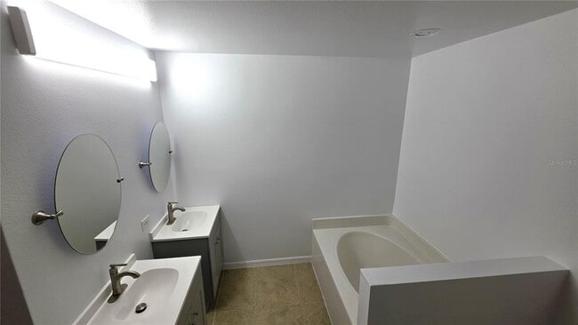 Building Photo - 1699 Landfair Ave