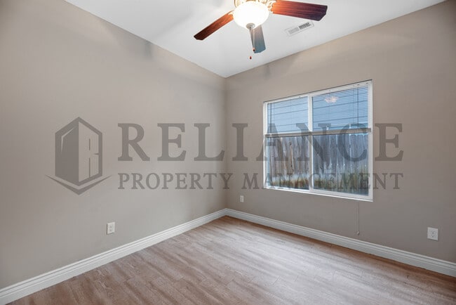 Building Photo - 5513 S Victoria St