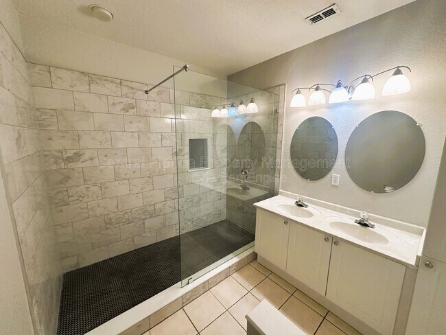 Building Photo - 2525 Lancien Ct