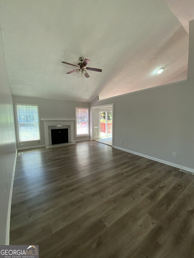 Building Photo - 5600 Sugar Crossing Dr