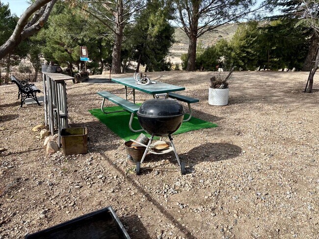 Building Photo - 4-BEDROOM 3-Bathroom FURNISHED Peaceful Country Living