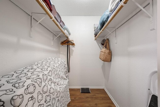 Building Photo - 806 W 24th St