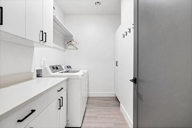 Building Photo - Lovely, Modern Townhome in Scenic Ivins