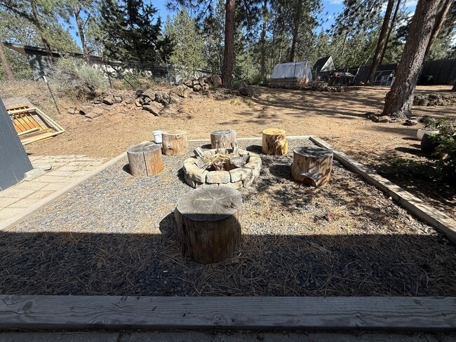 Building Photo - Spacious 4 Bed/3 Single Family Home in SW Bend - Large Backyard