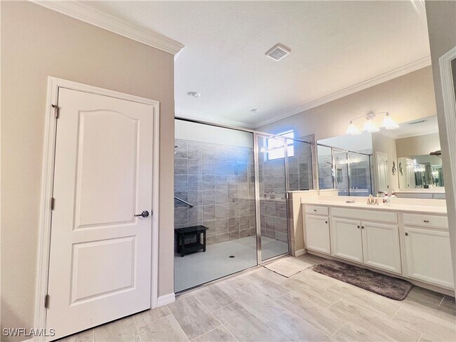 Building Photo - 11973 Bay Oak Dr