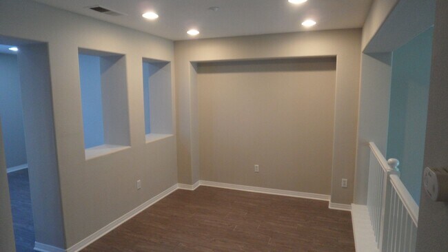 Building Photo - 33 Bonsall
