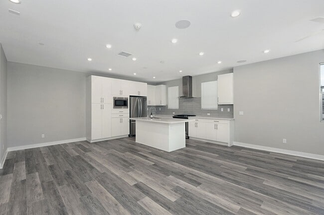 Building Photo - Stunning & Spacious - 3BD/2.5BA Townhome - Resort Style Living! Smart Home! Roof Deck w/ Expansiv...