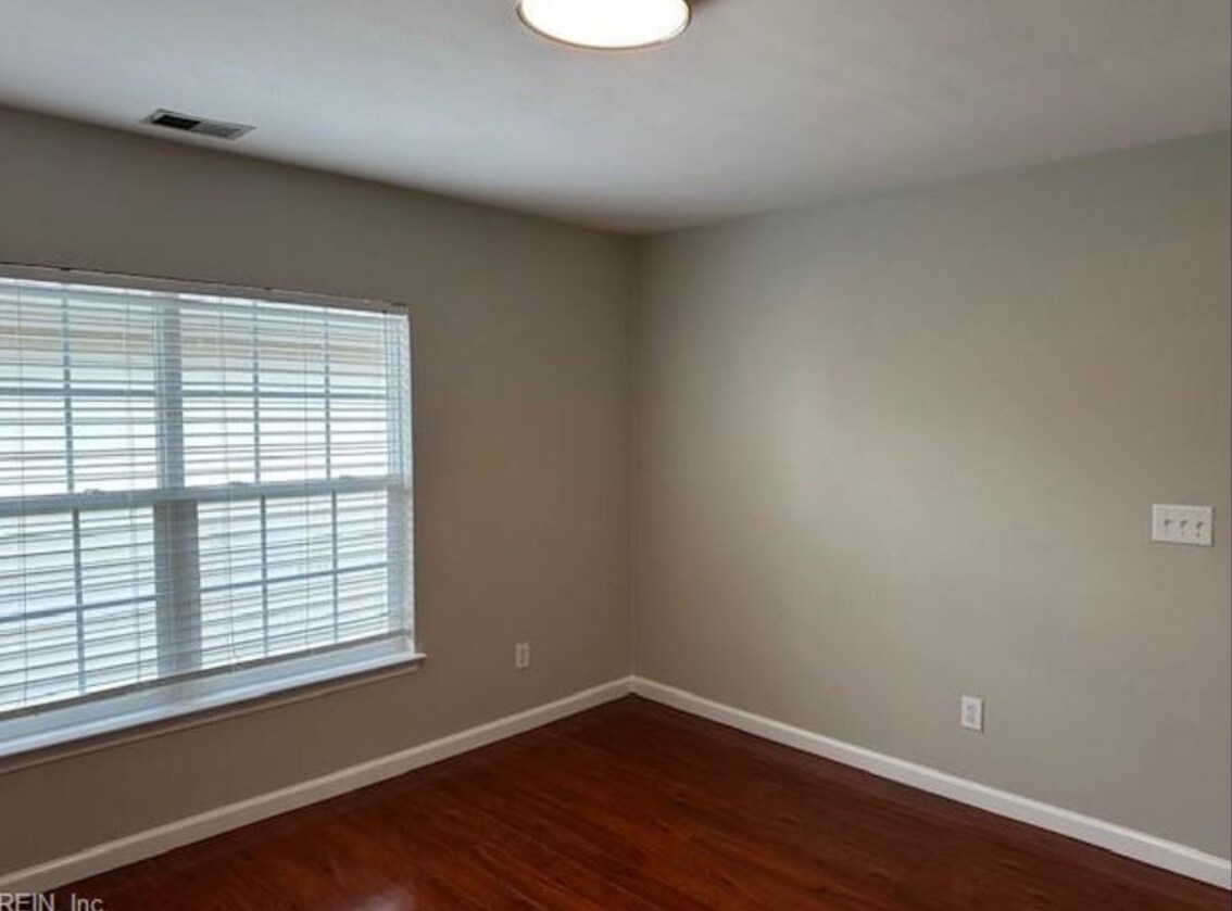 Building Photo - 4404 Glen Ellert Ct