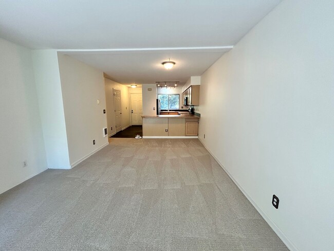 Building Photo - 2bd/1.75ba Kirkland Condo