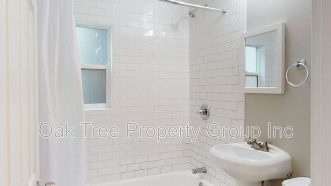 Building Photo - 694 Sycamore St