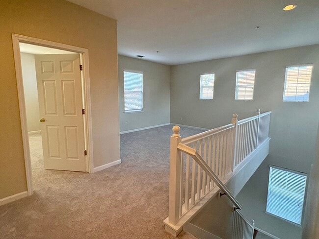 Building Photo - Beautiful 3 Bed 2.5 Bath Brentwood Home