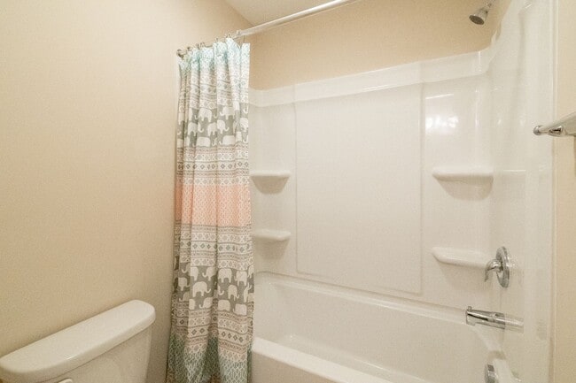 Building Photo - Spacious 4 Bedroom, 3.5 Bath Home for Rent in Pineville!