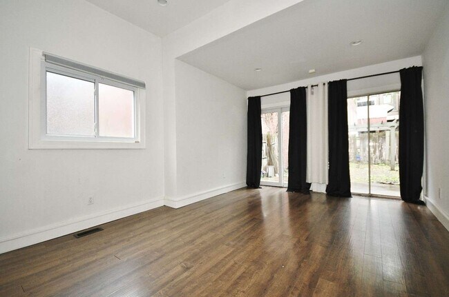Building Photo - 1606 Bingham St