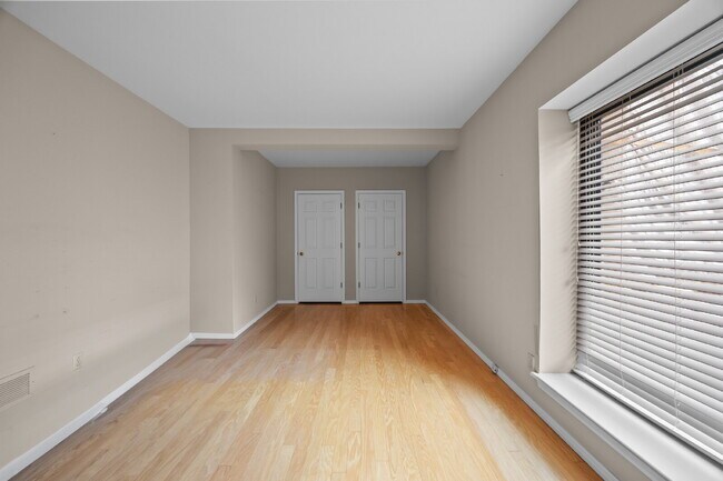 Building Photo - Condo in the Vibrant Clayton district!
