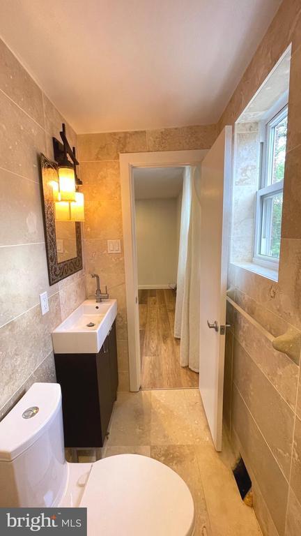 Building Photo - 324 Avon St