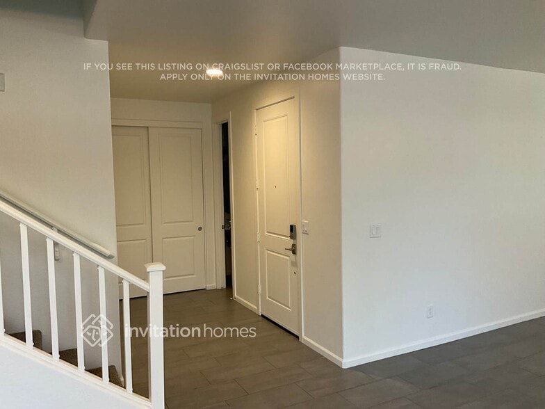 Building Photo - 16440 S 10th St