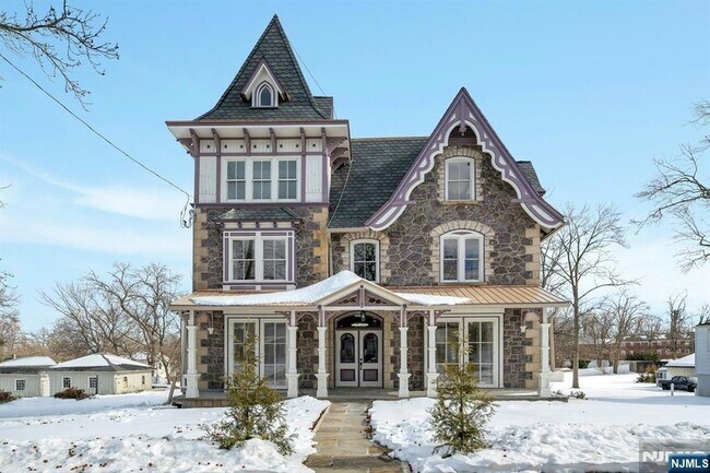 Building Photo - 49 Park Ave