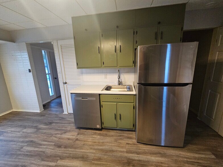 Building Photo - 659 Andrews Rd