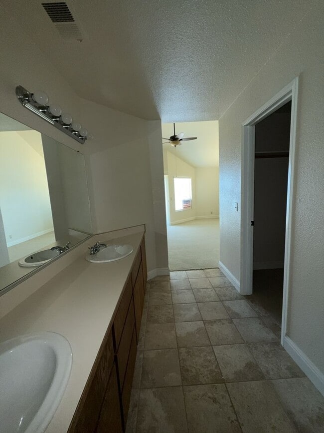 Building Photo - Lakefront Condo