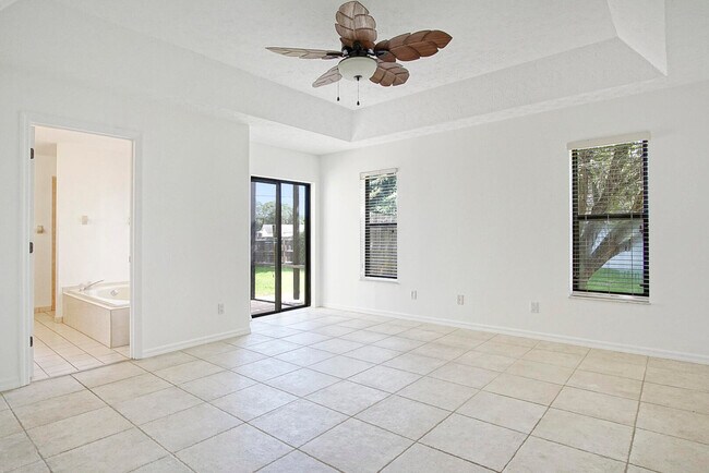 Building Photo - 1273 SW Albenga Ave