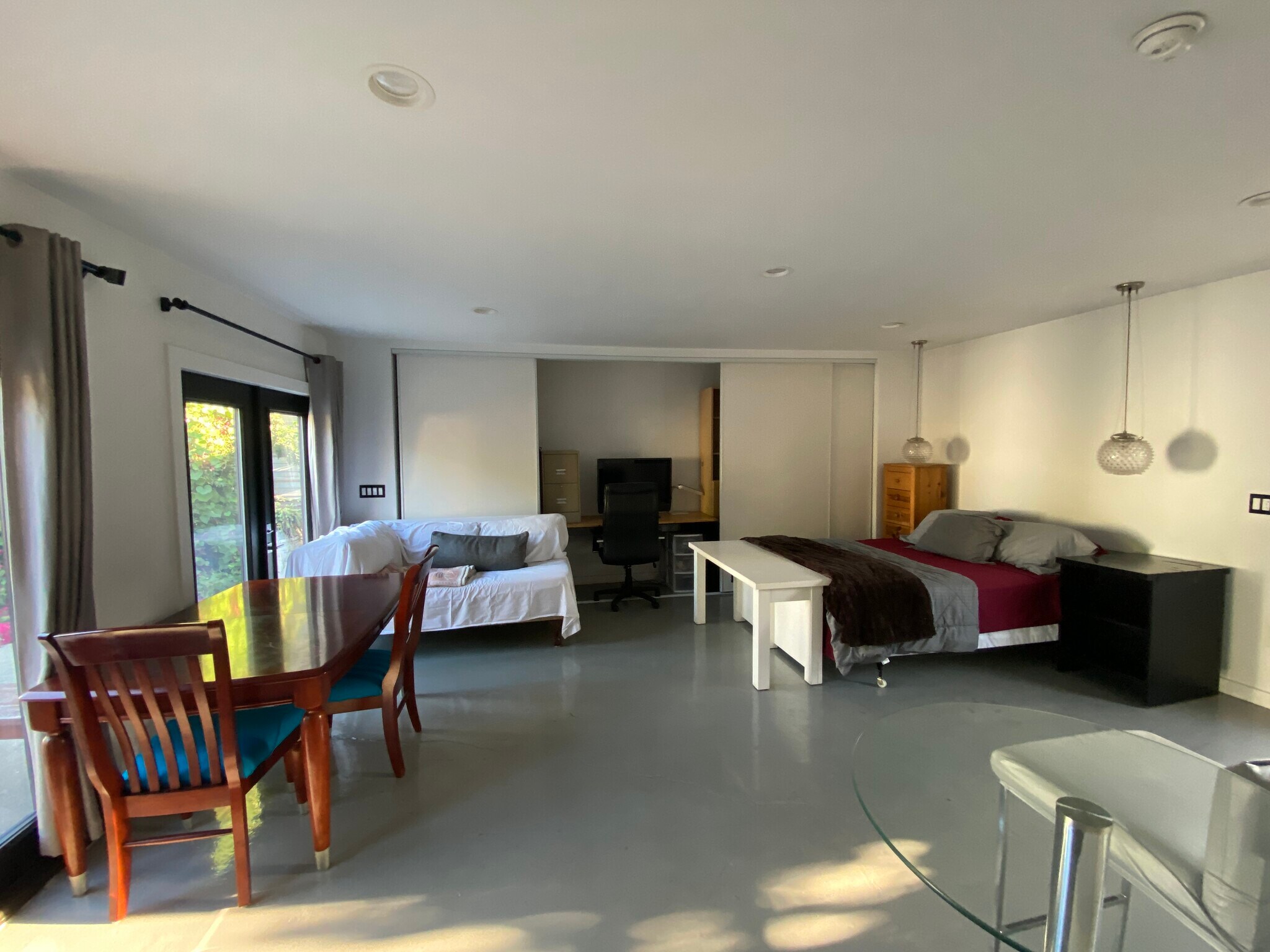 closet opens with slide - 3047 Edgehill Dr