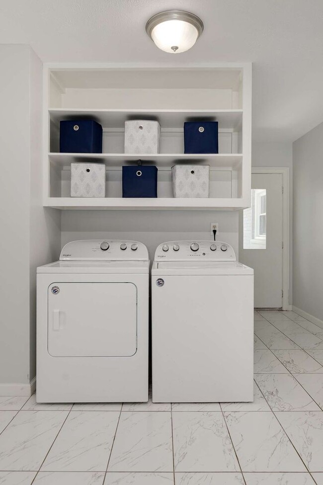 Building Photo - Charming 1950's Ranch w/ Modern Upgrades a...