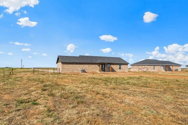 Building Photo - Country Living In Idalou ISD!