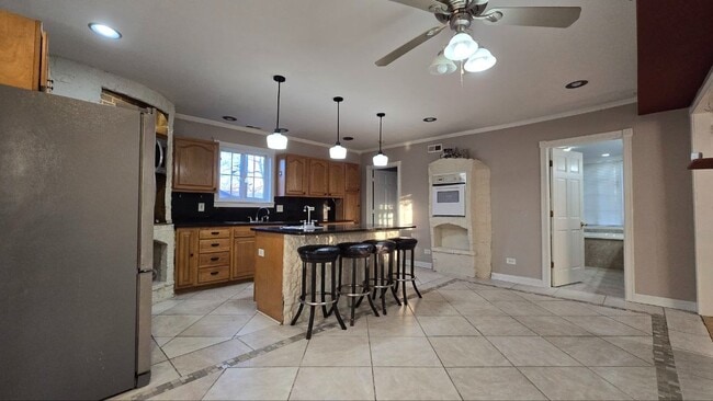 Building Photo - Large 5-Bedroom Home with Backyard Pool, G...