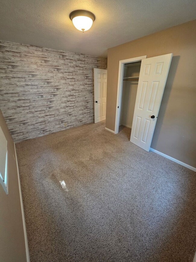 Building Photo - Looking for Cozy? You Just Found It.