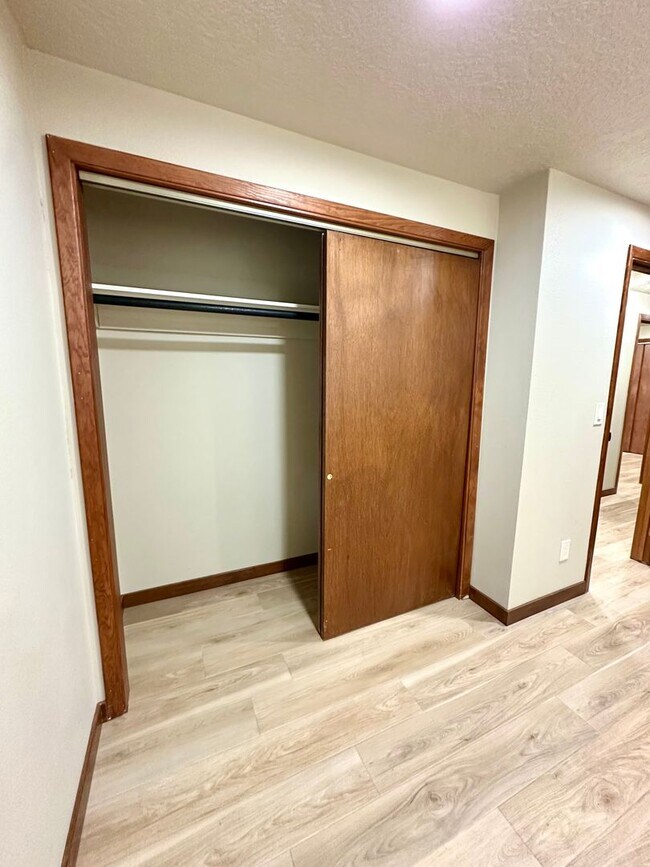 Building Photo - Remodeled 3 Bed Home in Deschutes River Woods with A/C & Large Fenced Yard