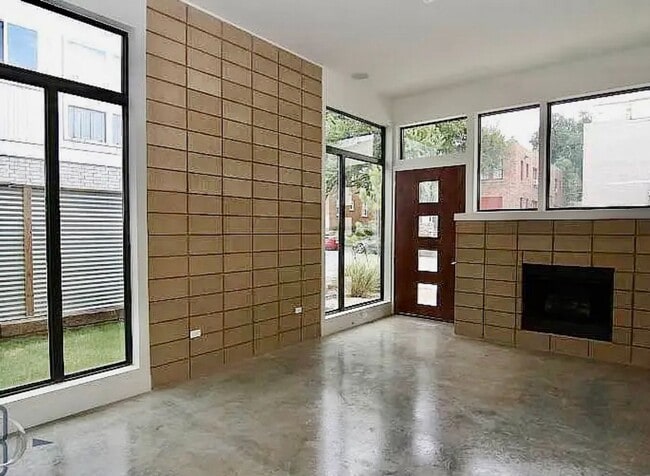 Building Photo - Beautiful home located just off of Cherry ...