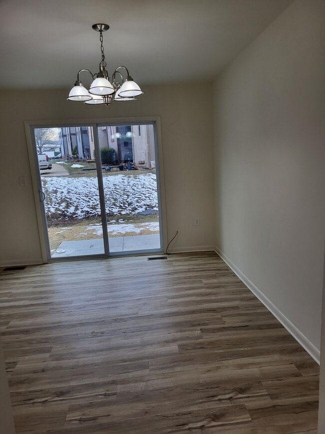 Building Photo - RENOVATED 3 Bedroom Community Treasure!