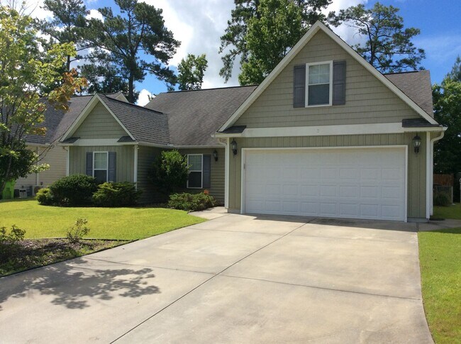 Building Photo - Beautiful home in Longleaf Pines