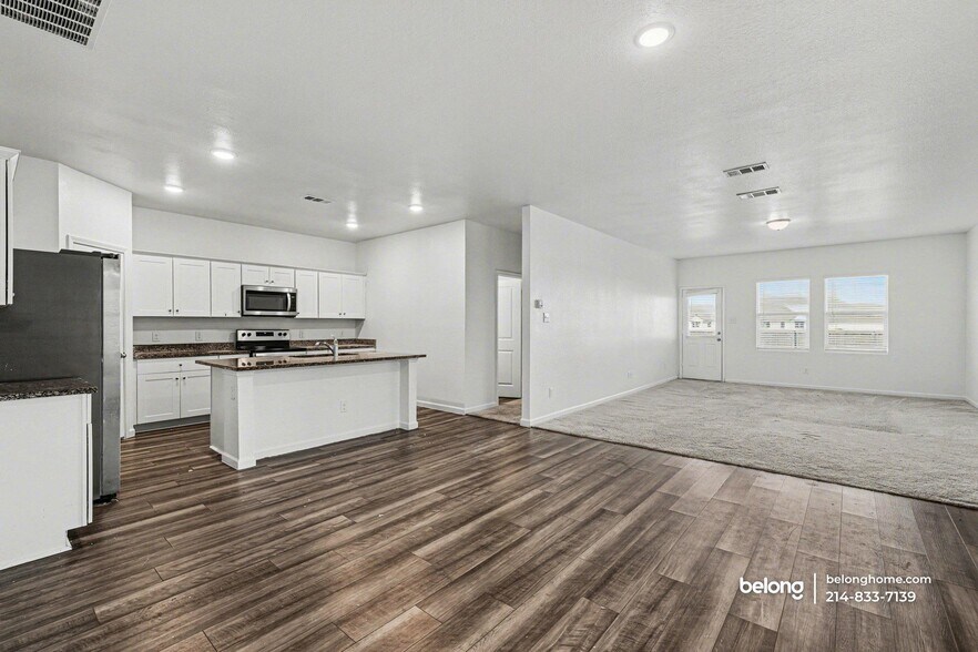 Building Photo - 1806 Chapel Hl Rd