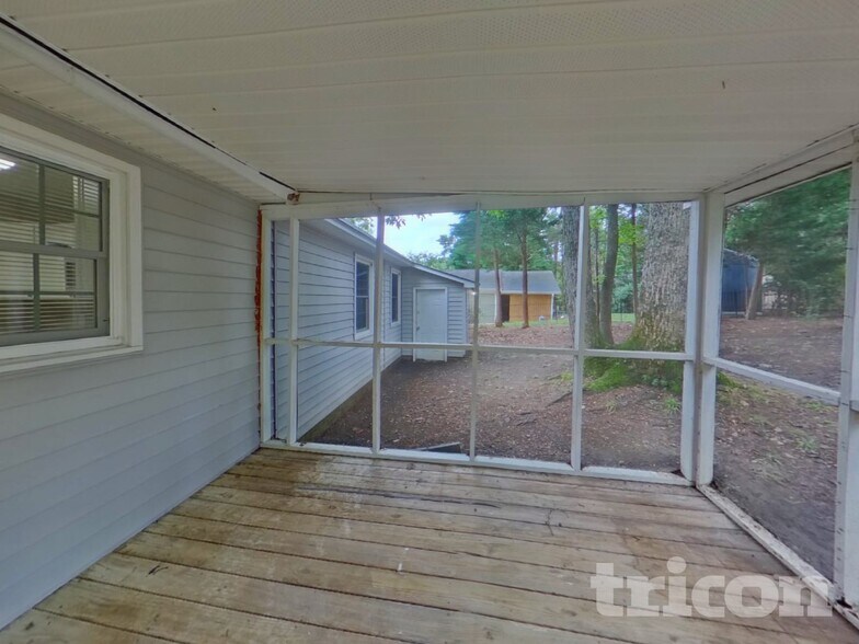 Building Photo - 204 Kemsing Rd