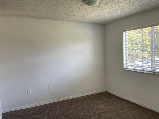 Building Photo - 4175 N Haverhill Rd