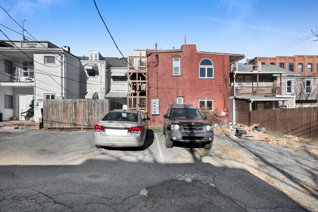 Building Photo - 830 Chestnut St