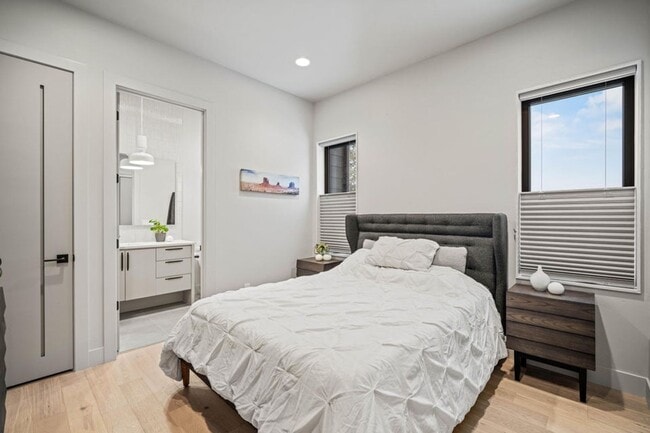Building Photo - Modern living near Old Mill! Beautiful unf...