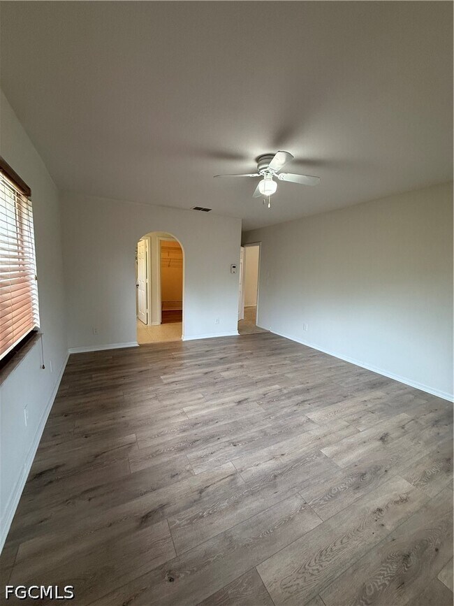 Building Photo - 1371 14th Ave NE