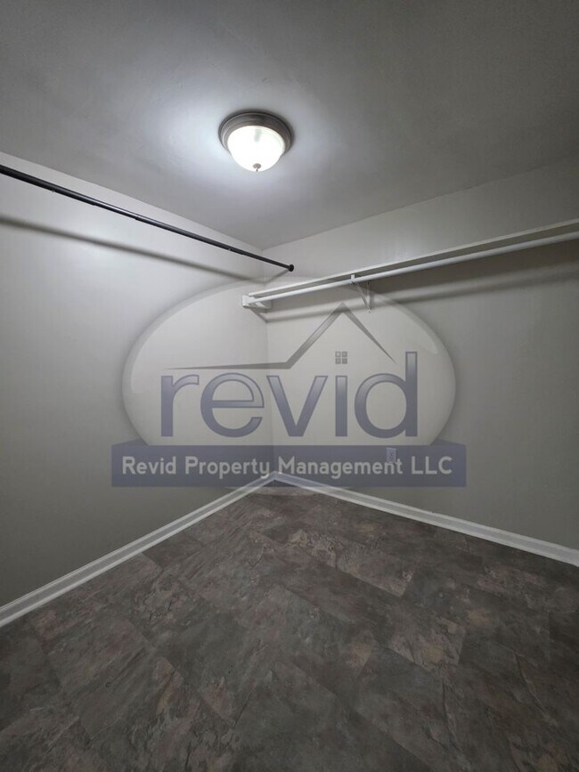 Building Photo - 3 Bedroom Home!!