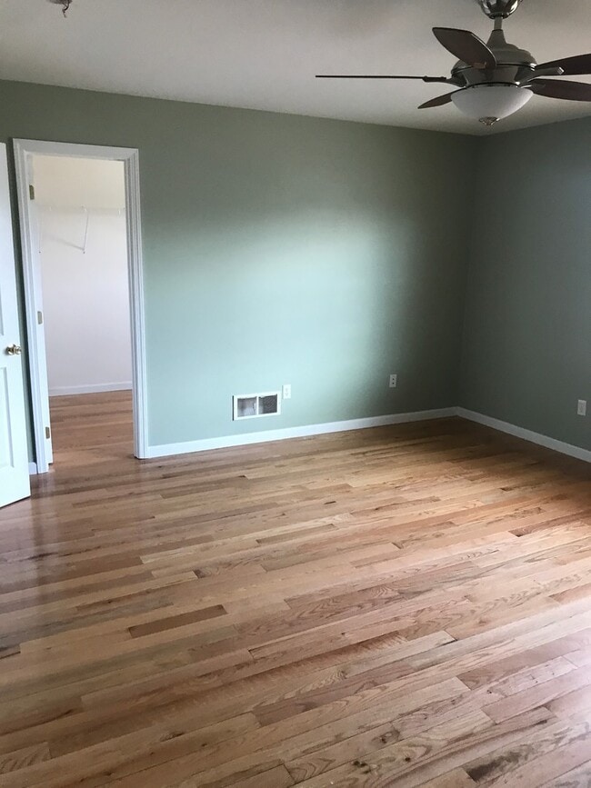 Building Photo - Beautiful State College townhouse available June!